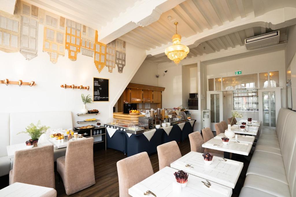 Posezení v ubytování Multatuli Hotel