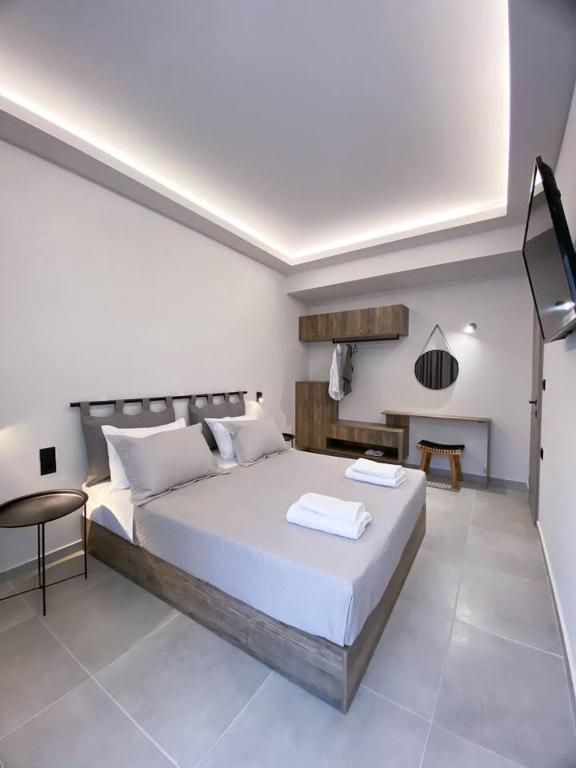 Postel nebo postele na pokoji v ubytování Nostos luxury beach home