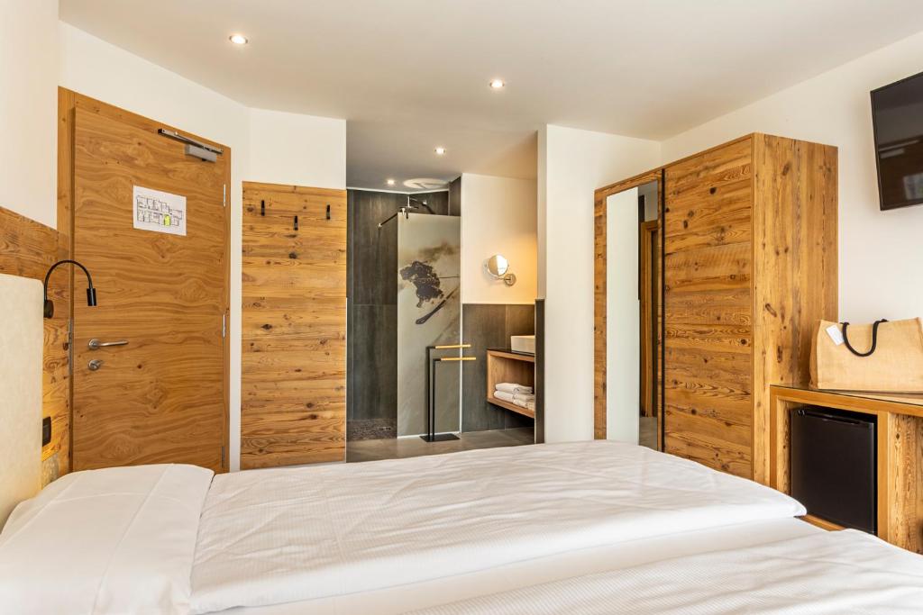 Postel nebo postele na pokoji v ubytování Active Alm Hotel