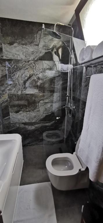 Koupelna v ubytování Hazmurat Hotel