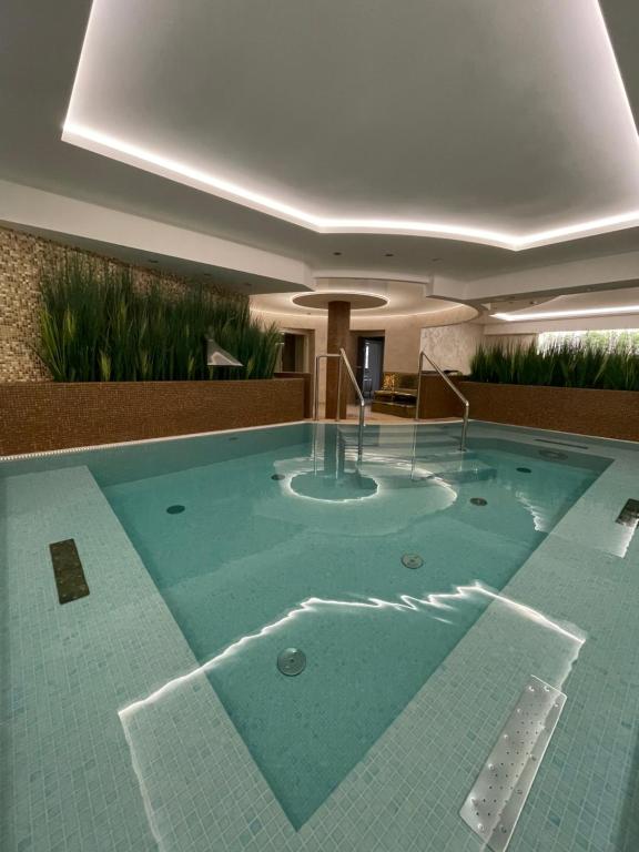 Bazén v ubytovaní Hotel Górski alebo v jeho blízkosti