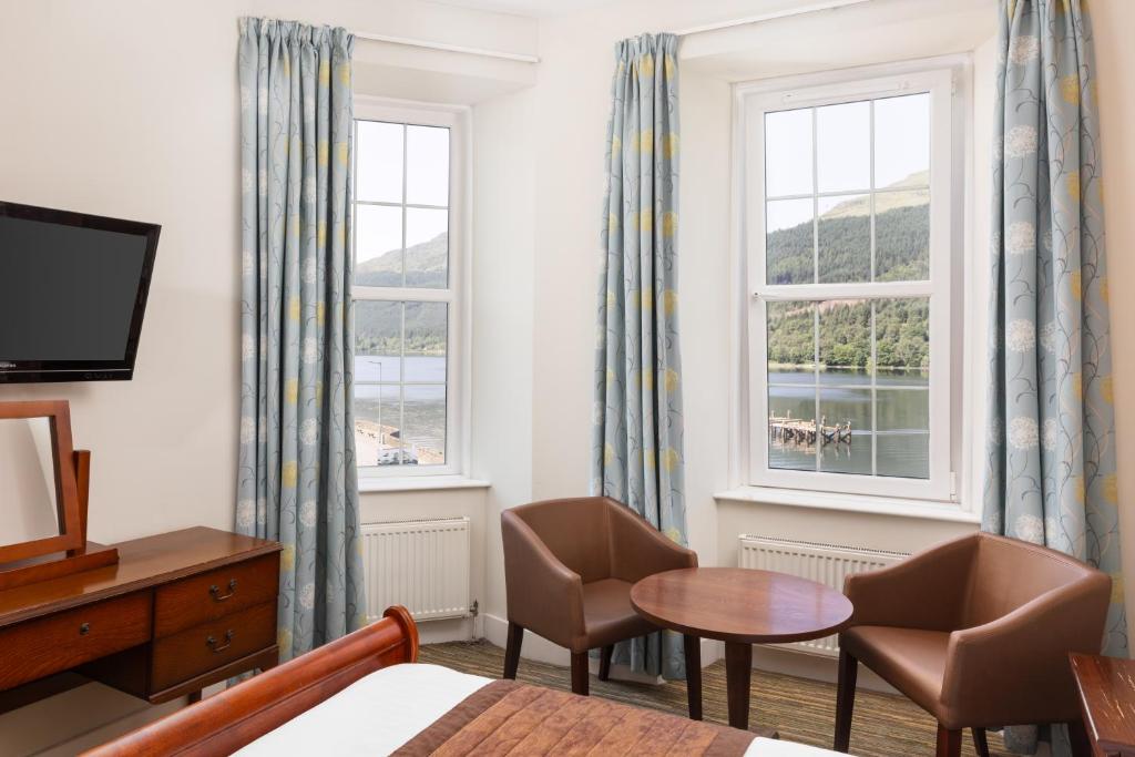 TV a/nebo společenská místnost v ubytování Arrochar Hotel 'A Bespoke Hotel'