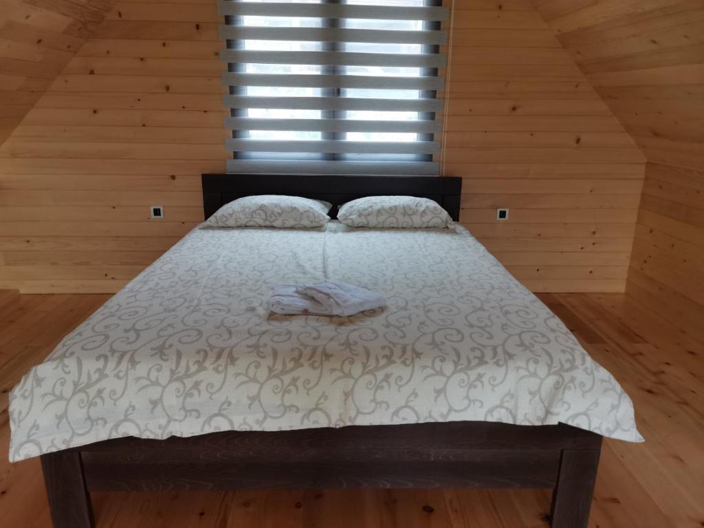 Un pat sau paturi într-o cameră la Brvnare Libero TARA