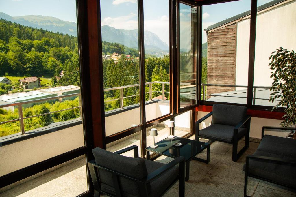 Camera con vista sulle montagne. di Best View Ap with Parking And 2 Bathrooms a Sinaia