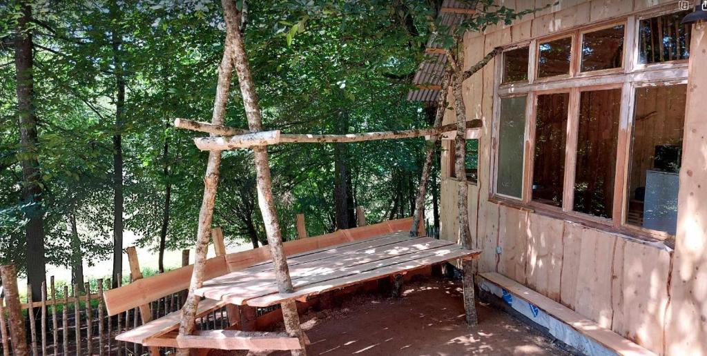 Photo de la galerie de l'établissement Cabane Salamandre, à Saint-Éloy-les-Tuileries