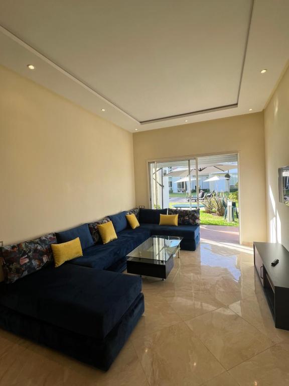 Grand appartement lumineux vue sur piscine Rez de chaussée