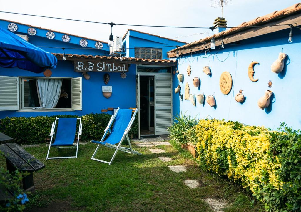 フレジェネにあるB&B Sinbad La Scialuppaの青い家
