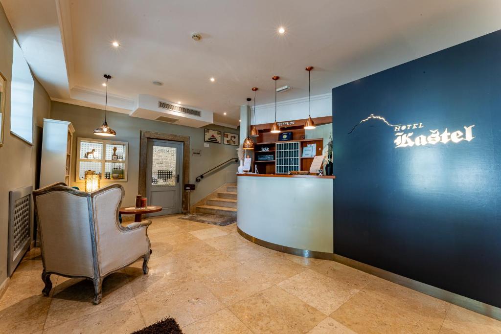 Hol lub recepcja w obiekcie Boutique Hotel Kaštel