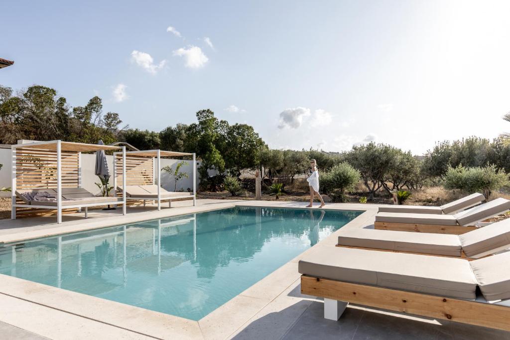 Bazén v ubytování NOLA - Nomadic Luxury Villas nebo v jeho okolí