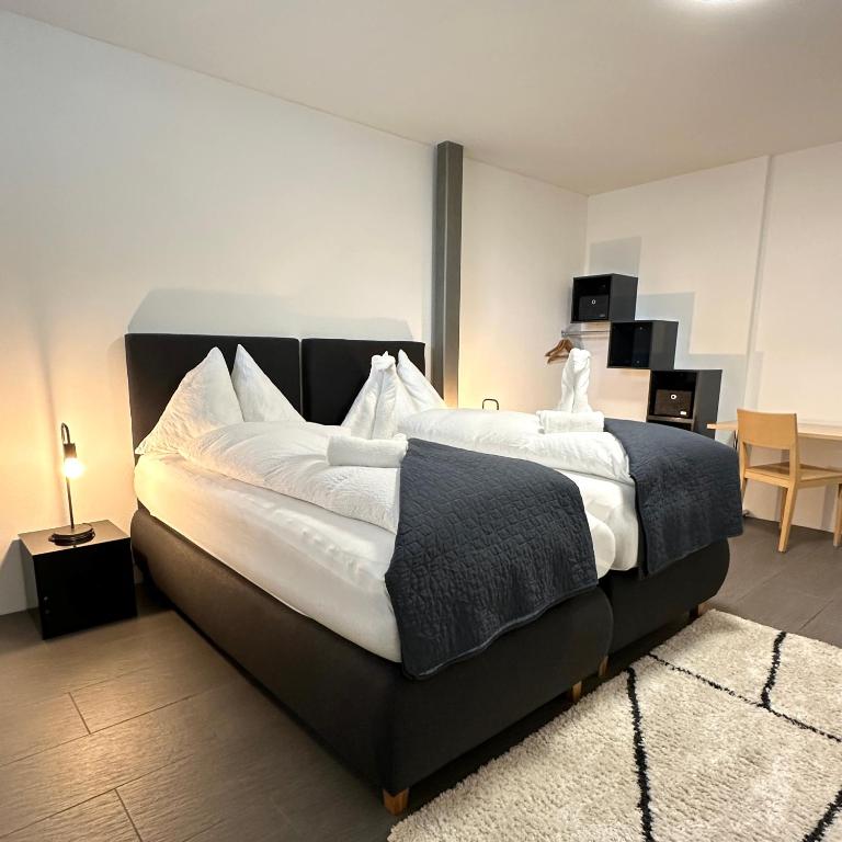 Postel nebo postele na pokoji v ubytování Hotel Rätia