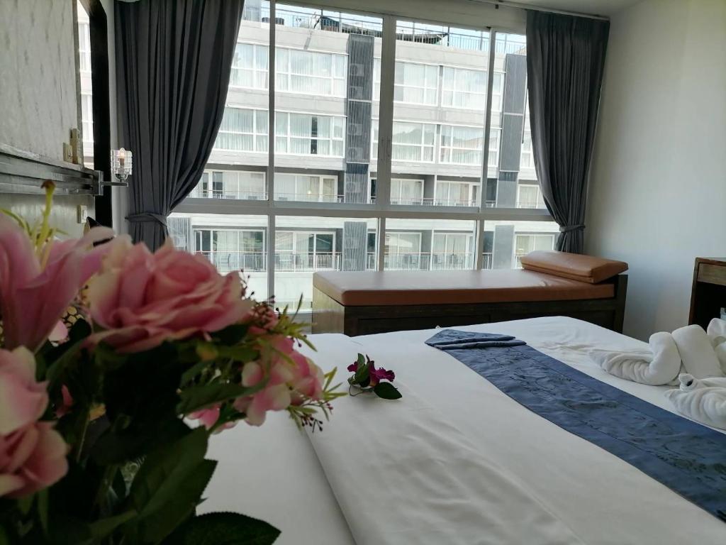 NJ PATONG HOTEL - Resim 35