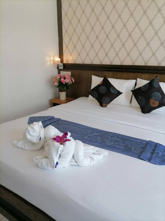 NJ PATONG HOTEL - Resim 7