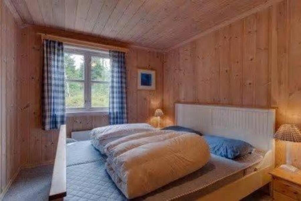 a bedroom with a large bed and a window at Trysil Fageråsen - Ski in/out in Trysil