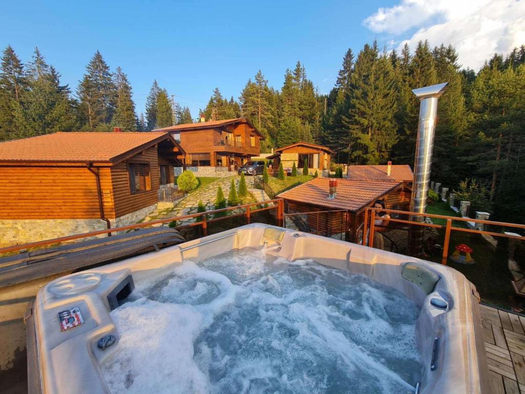a hot tub in a backyard with a house at Belvedere Hills in Dospat