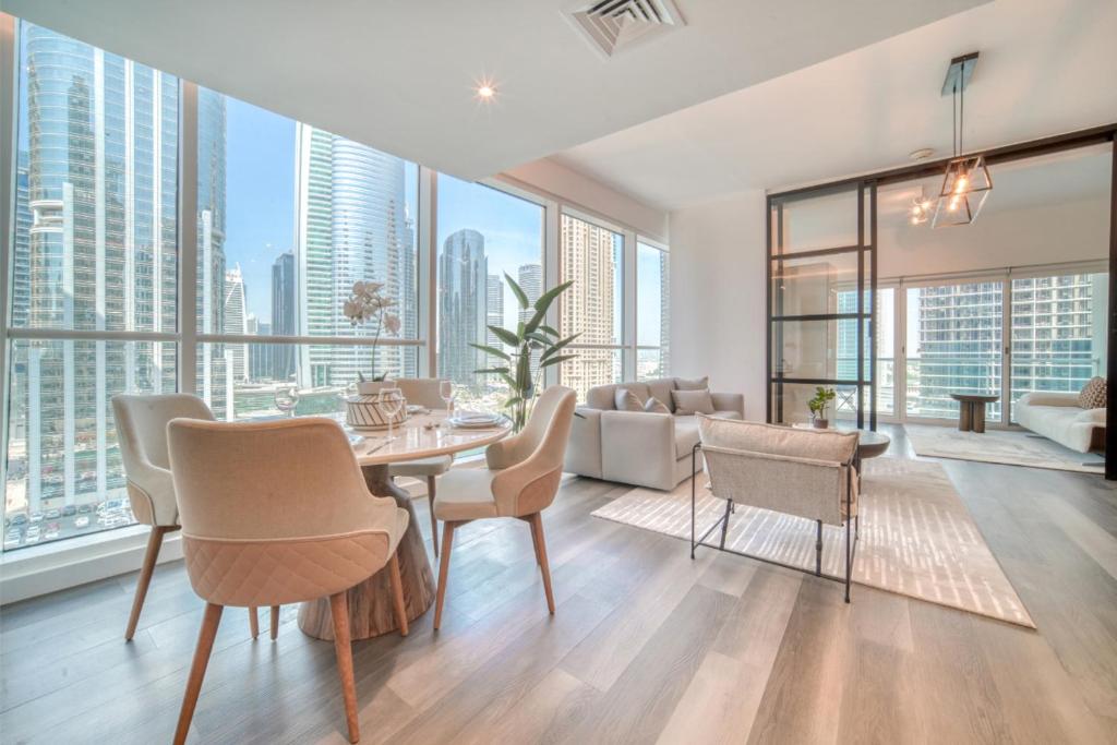 Luxury 1 BR in Lake View Tower JLT by PK Holidays