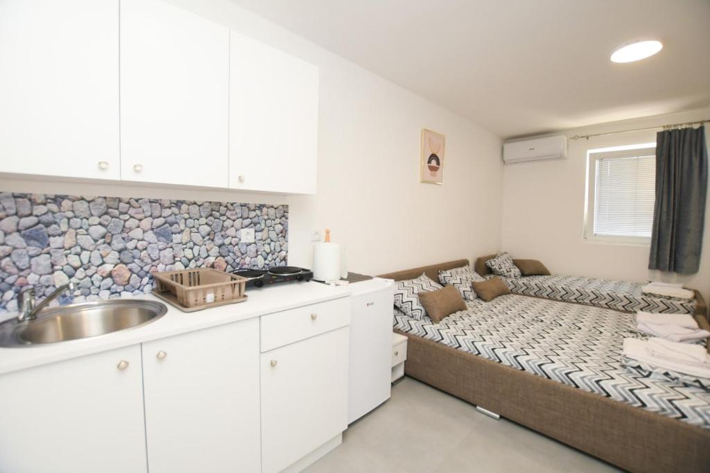 Kuchyň nebo kuchyňský kout v ubytování Olymp Apartmani