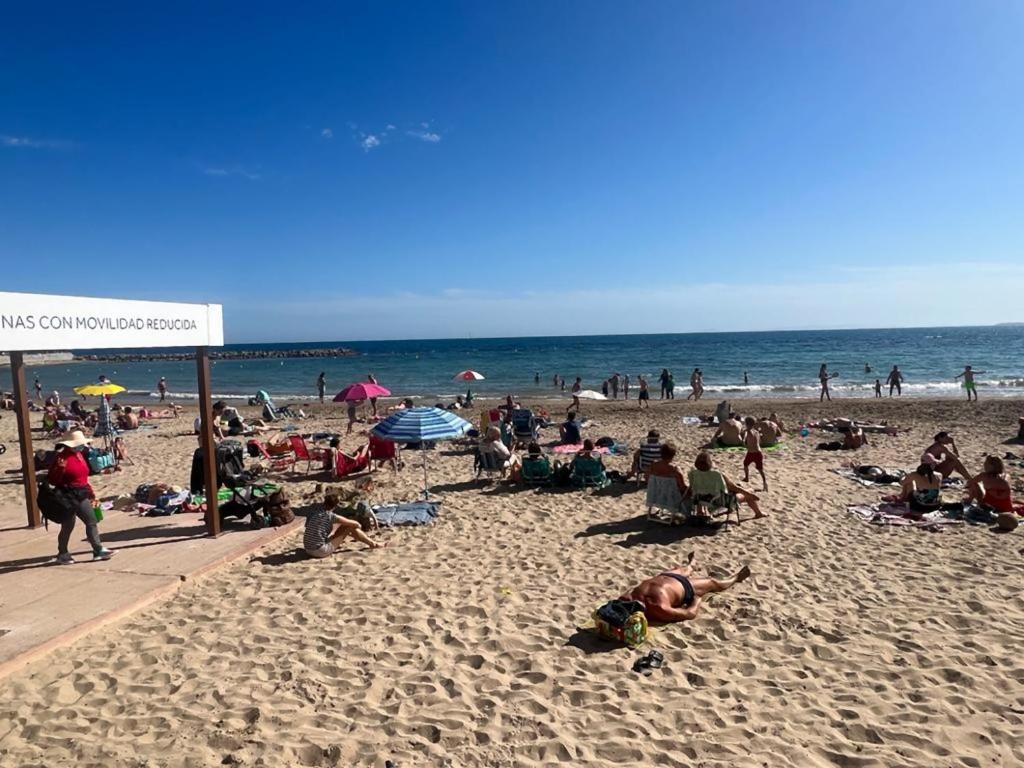 een groep mensen op een strand bij Beautiful Apartment Playa Del Cura Beach in Torrevieja Spain in Torrevieja