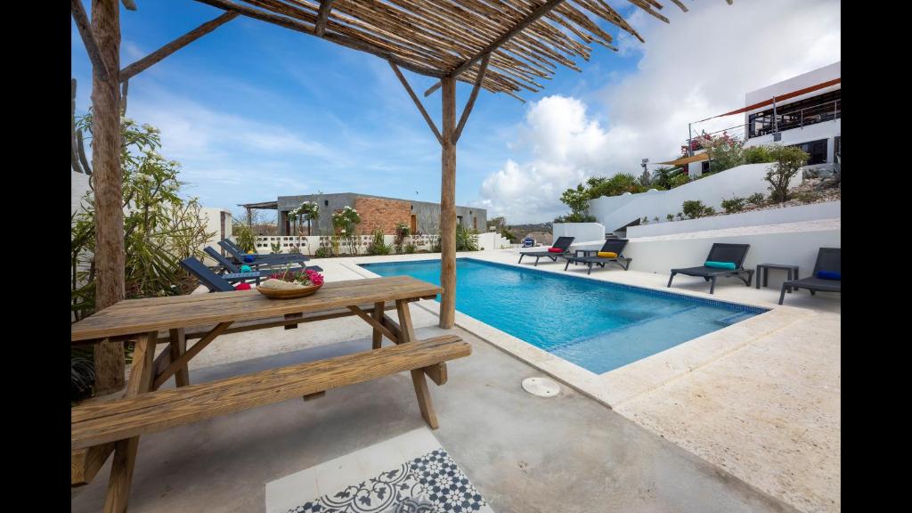 Πισίνα στο ή κοντά στο Tiara Apartment - panoramic view with beautiful pool