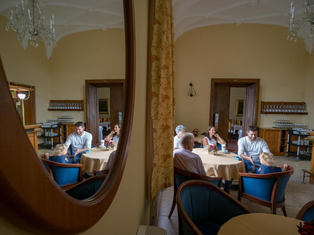 Hosté ubytování Smolenický zámok