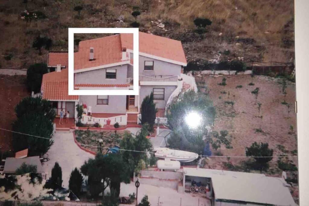 Το κτήριο όπου στεγάζεται  το διαμέρισμα