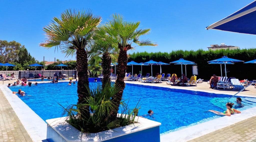 Bazén v ubytování Sveltos Hotel nebo v jeho okolí