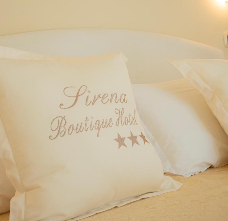 Postel nebo postele na pokoji v ubytování Sirena Boutique Hotel