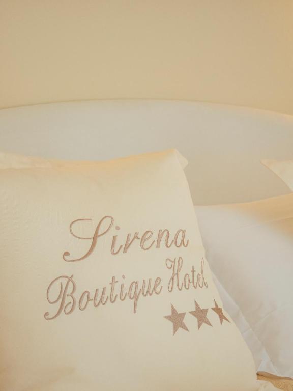 Postel nebo postele na pokoji v ubytování Sirena Boutique Hotel