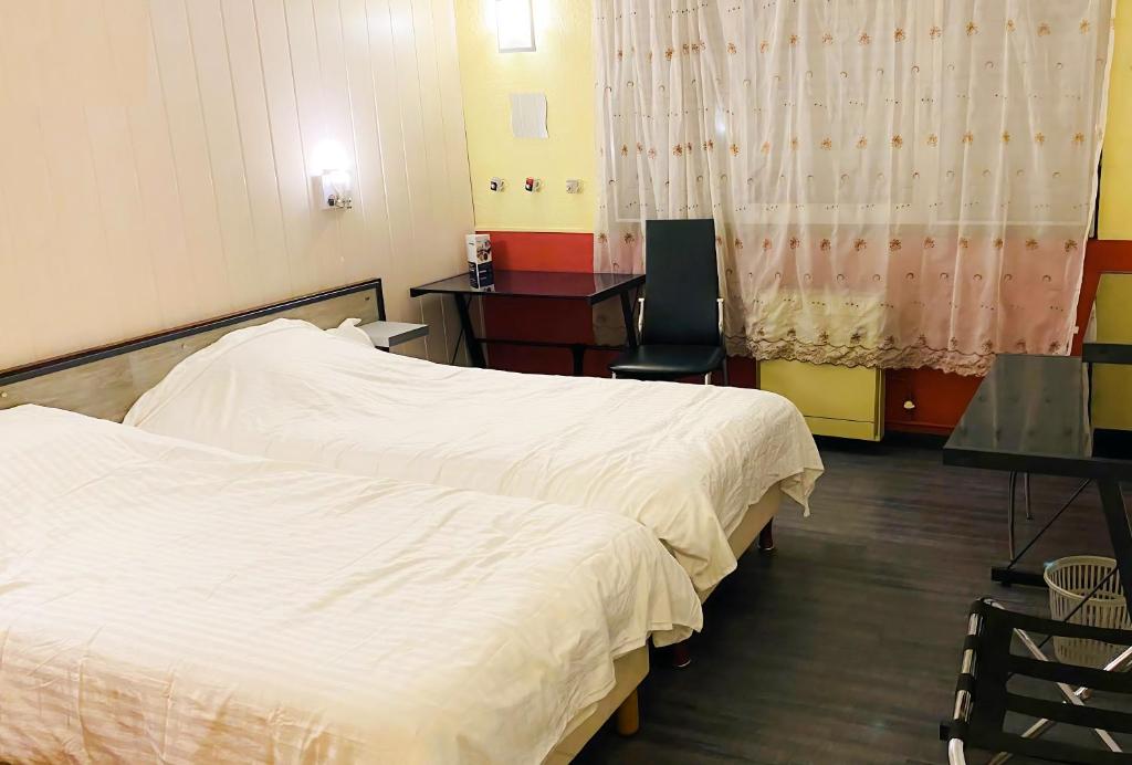 Postel nebo postele na pokoji v ubytování Hôtel Le Valéran
