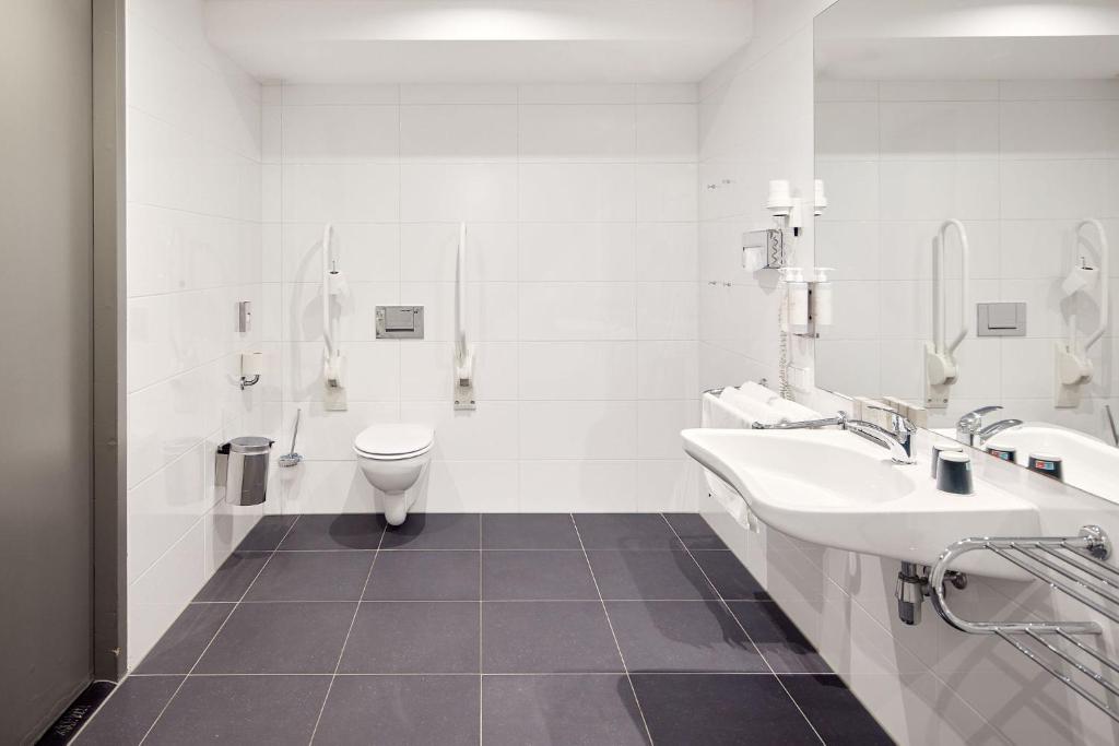 Van der Valk Drachten - Disabled Accessible Room