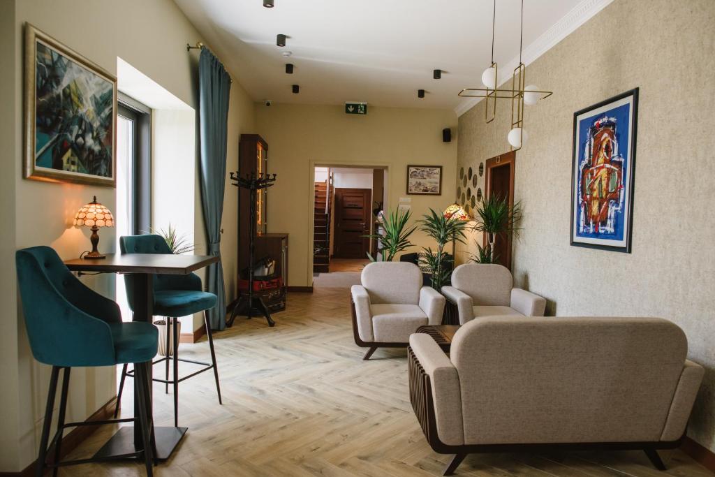 Posezení v ubytování AVIOR Garni Hotel