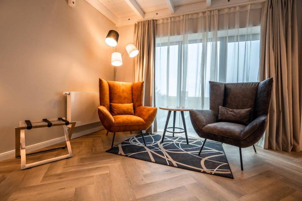 Posezení v ubytování Hotel MeerZeiten inklusive externer Schwimmbad- & Saunanutzung
