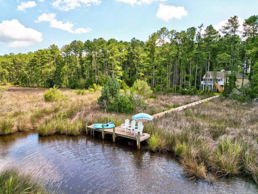 Vacation Home Stylish Waterfront. Private Dock. Petfriendly. 10 Mins