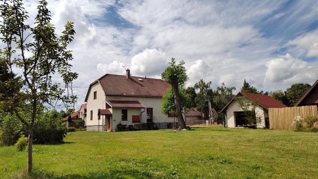 a white house in a yard with a fence at Frýdlant nad Ostravicí - Pržno čp 56 in Frýdlant nad Ostravicí