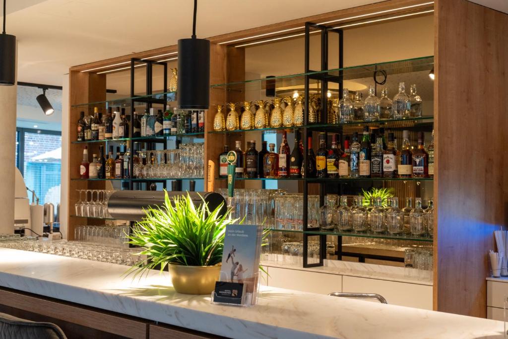 Lounge nebo bar v ubytování Hotel MeerZeiten inklusive externer Schwimmbad- & Saunanutzung