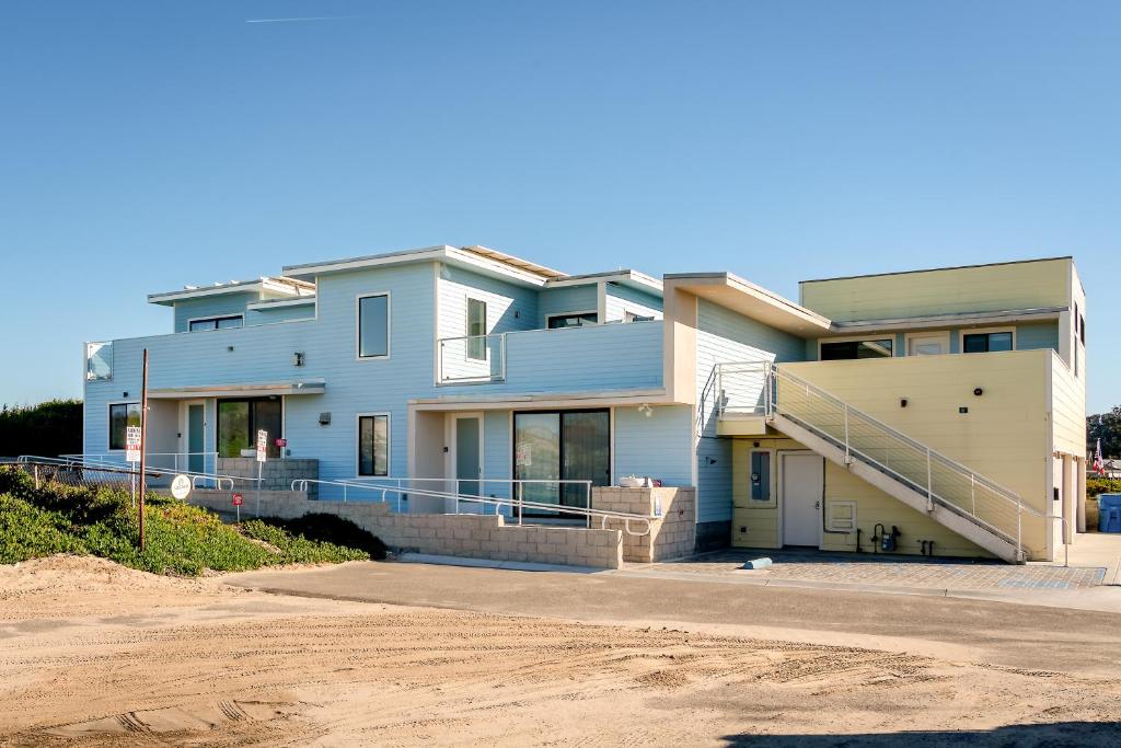 a house on the side of a beach at Barefoot Wishes in Oceano