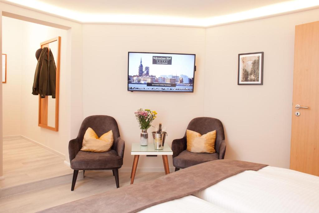TV a/nebo společenská místnost v ubytování Hotel Schweriner Hof