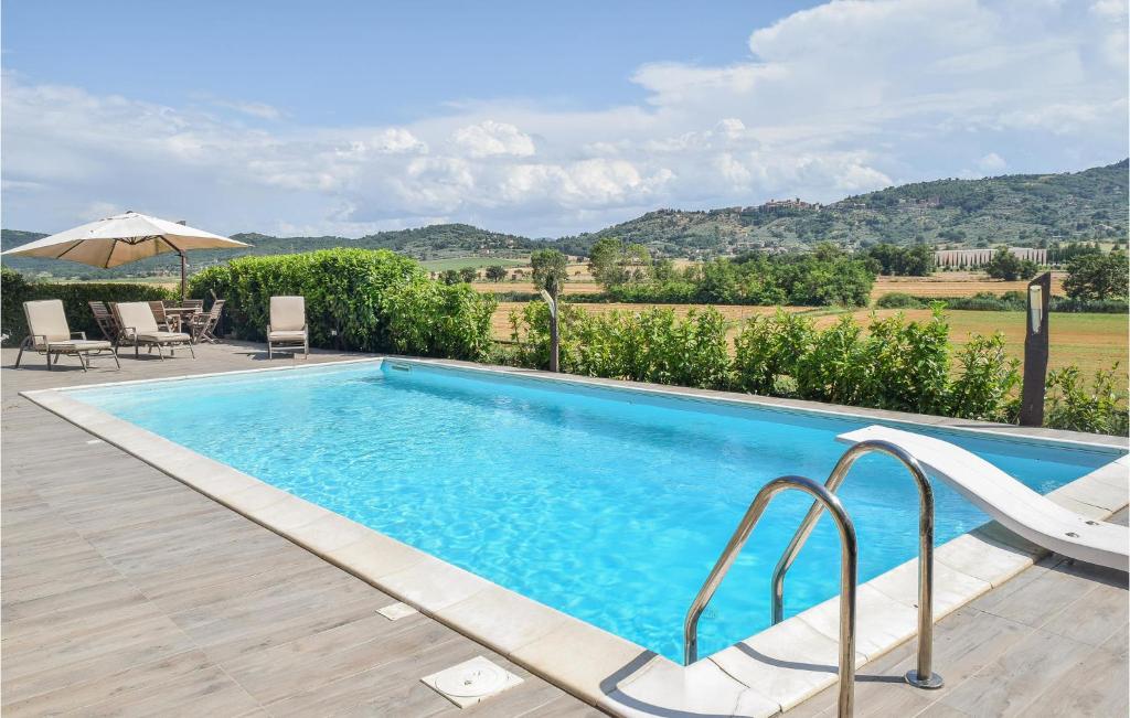 Bazen v nastanitvi oz. blizu nastanitve Stunning Home In Castiglione Del Lago With Outdoor Swimming Pool