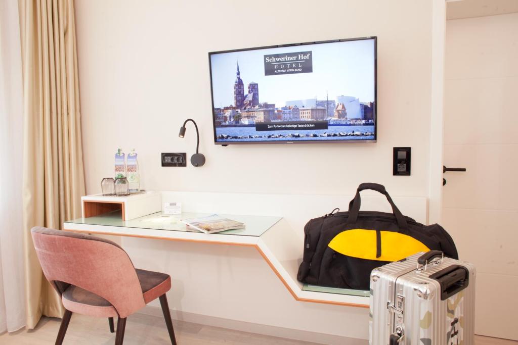 TV a/nebo společenská místnost v ubytování Hotel Schweriner Hof