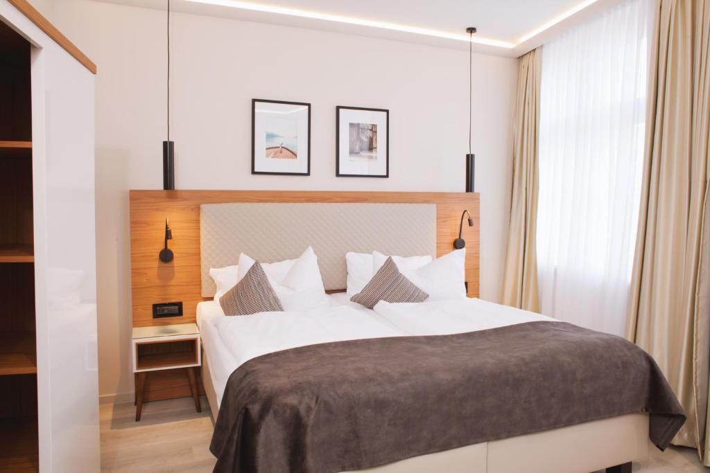 Postel nebo postele na pokoji v ubytování Hotel Schweriner Hof