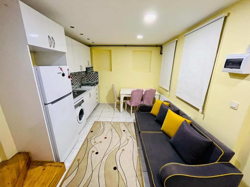 Apartment Red Dublex Tiny house in Taksim, Istanbul, Turkey