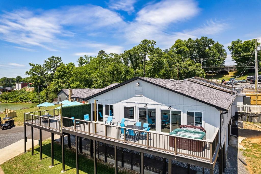 The Lodge at Lakeside, Dandridge, TN