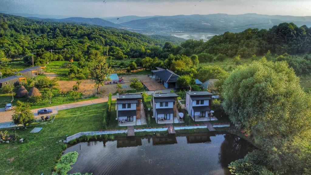 Lake View Resort - Housity
