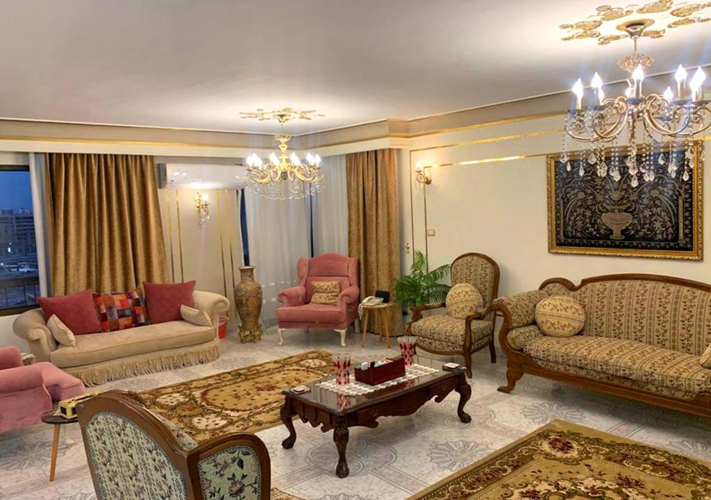 O zonă de relaxare la Luxury Apartment 2 Nasr City- City stars