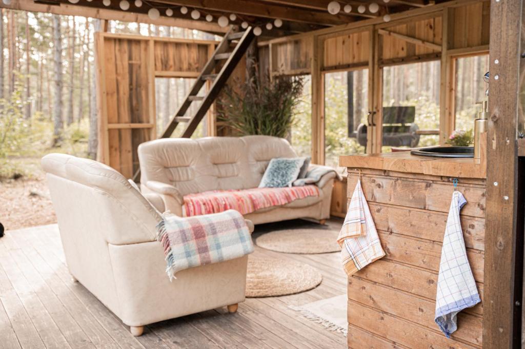 Posezení v ubytování A cozy treehouse for two