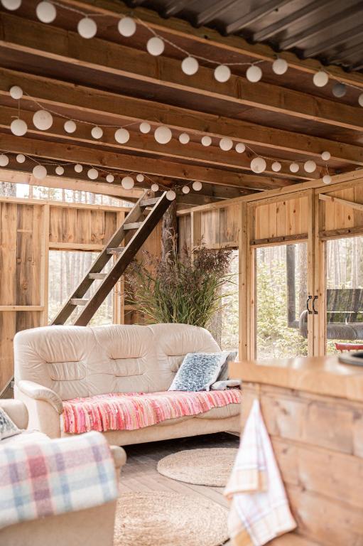 Posezení v ubytování A cozy treehouse for two