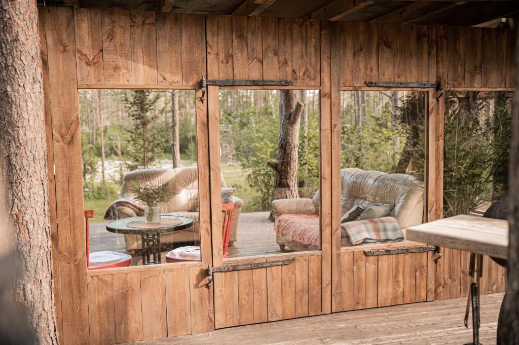Fotografie z fotogalerie ubytování A cozy treehouse for two v destinaci Orissaare