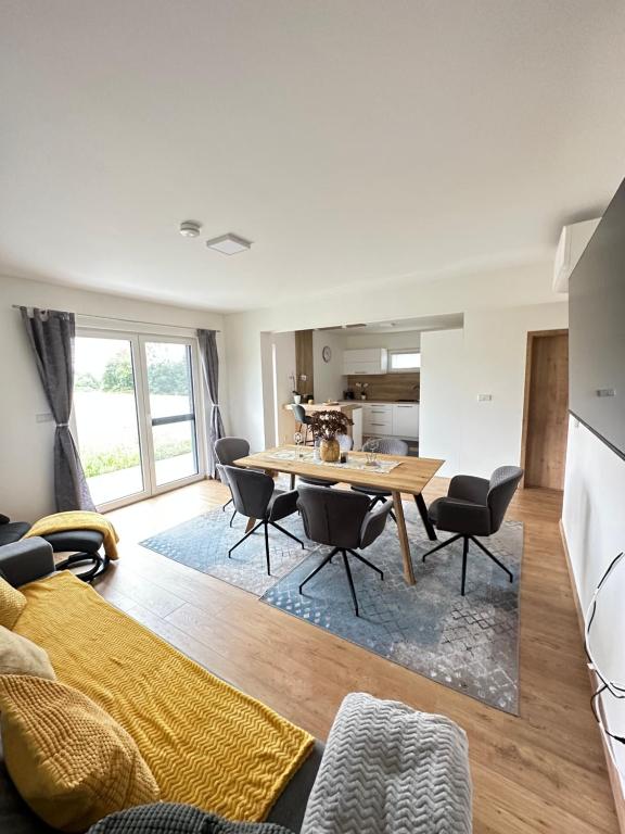 a kitchen and living room with a table and chairs at Resort am Winklfeld 8a in Schwanenstadt