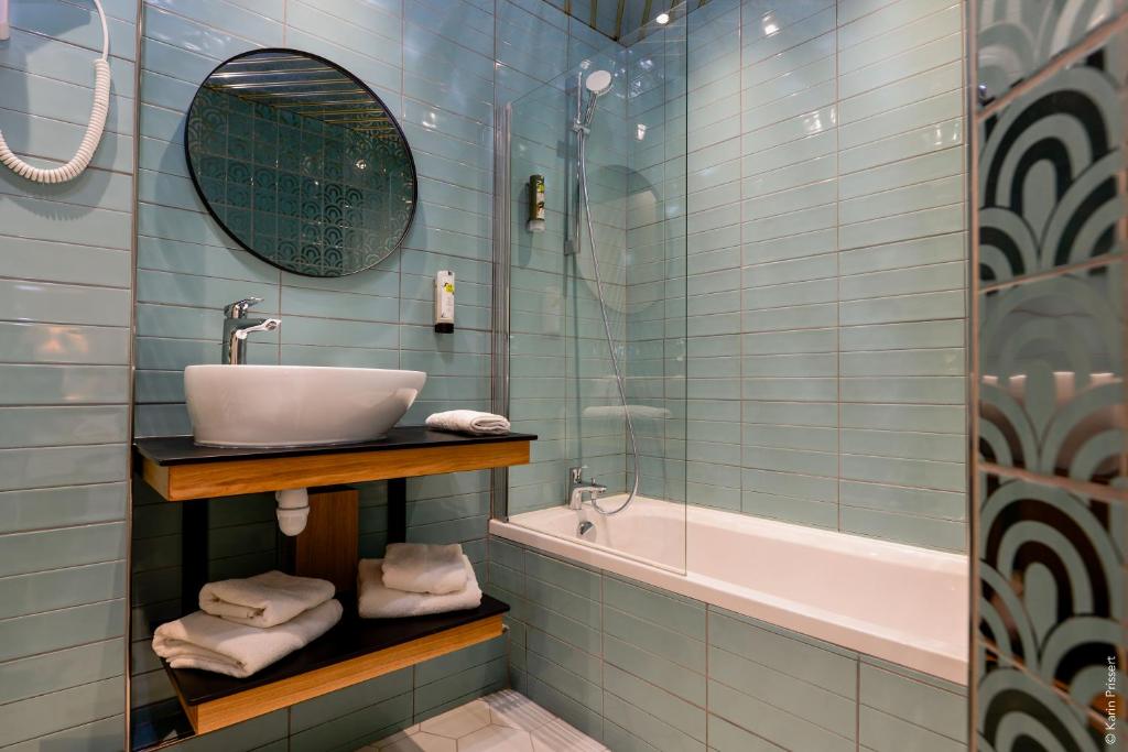 Hostellerie Saint Pierre - Quadruple Room With Village View