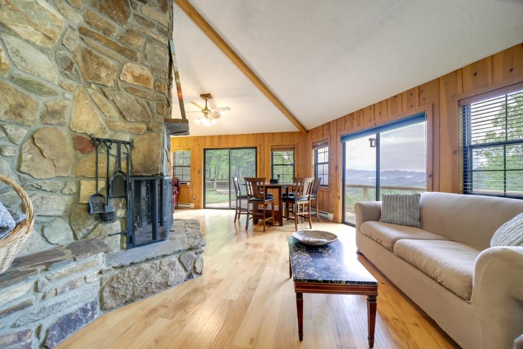 View of Vakantiehuis Bryson City Vacation Rental Near Hiking Trails! (VS Lauada ...
