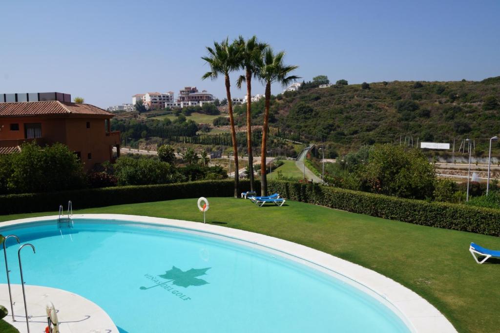 Bazén v ubytovaní 2143-Lovely 2 bedrooms newly furnished alebo v jeho blízkosti